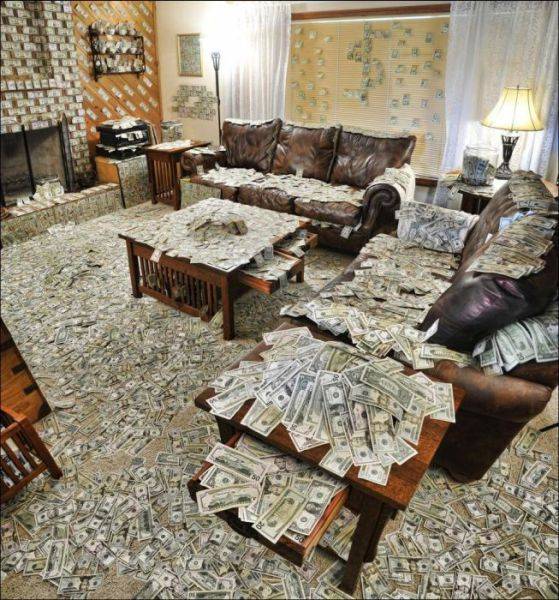 Huiskamer vol met geld